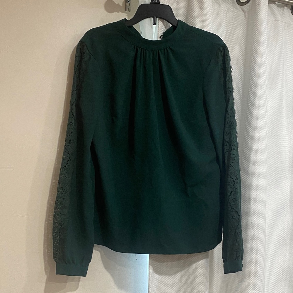 Brooks Brothers Elegant Green Lace Sleeve Women's Top 2